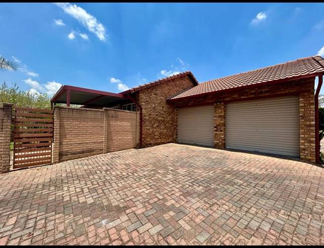 3 BEDROOM TOWNHOUSE FOR SALE IN EQUESTRIA